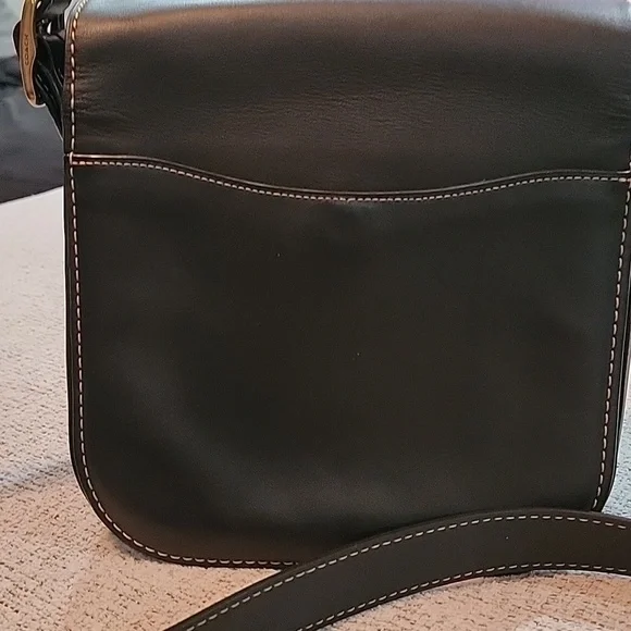 Coach Courier Brown Leather Shoulder Bag with Equestrian-Inspired Design - Picture 4 of 7